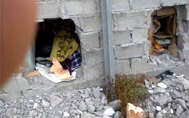 Die gate wat met die voorhamer in die Ebeth store geslaan is. 